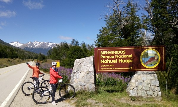 Cycling 7 lakes Patagonia Argentina